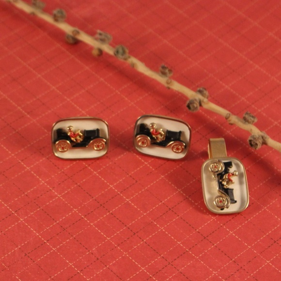 Swank Gold Tone Antique Car Tie clasp and Cuff links - Vintage 1960s - Picture 8 of 9